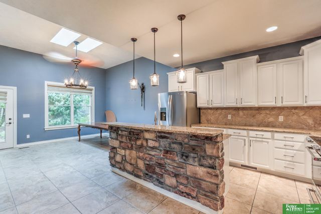 15704 Hartman Avenue, Omaha, NE 68116