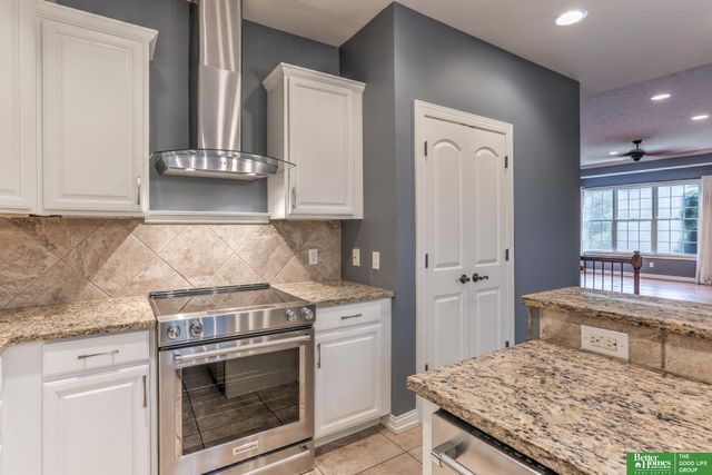 15704 Hartman Avenue, Omaha, NE 68116