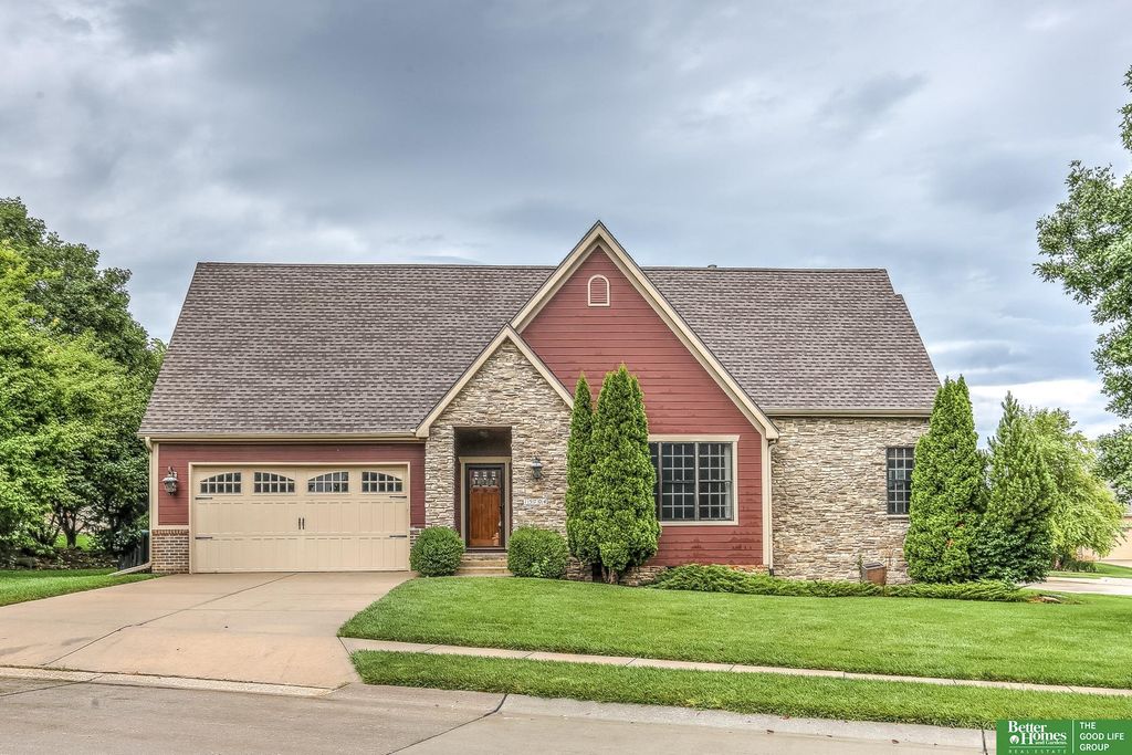 15704 Hartman Avenue, Omaha, NE 68116