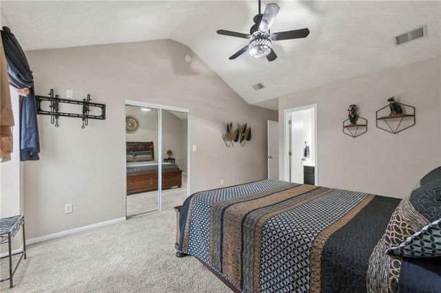 6125 NE Moonstone Court, Lee's Summit, MO 64064