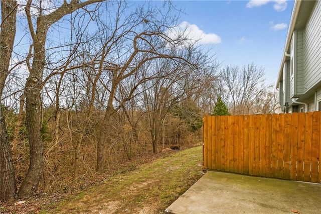 6125 NE Moonstone Court, Lee's Summit, MO 64064