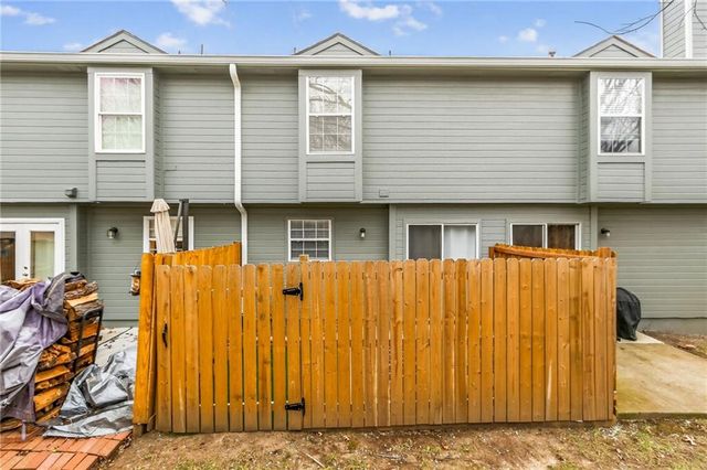 6125 NE Moonstone Court, Lee's Summit, MO 64064