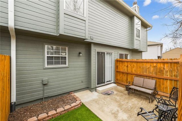 6125 NE Moonstone Court, Lee's Summit, MO 64064