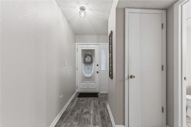 6125 NE Moonstone Court, Lee's Summit, MO 64064