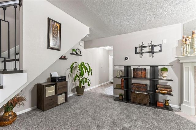 6125 NE Moonstone Court, Lee's Summit, MO 64064