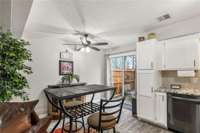 6125 NE Moonstone Court, Lee's Summit, MO 64064