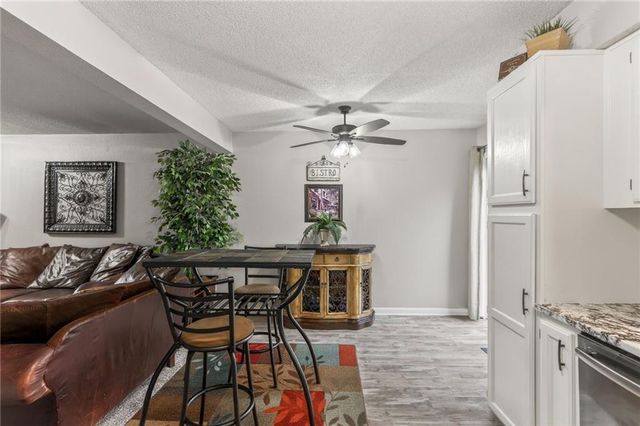 6125 NE Moonstone Court, Lee's Summit, MO 64064