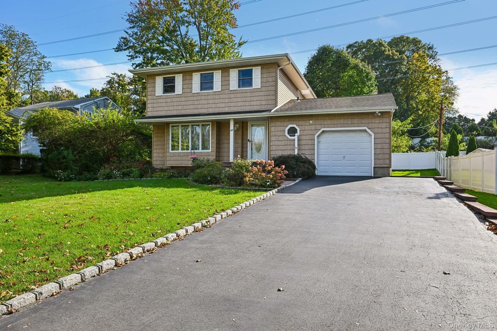 26 Falcon Drive, Hauppauge, NY 11788 — photo 2