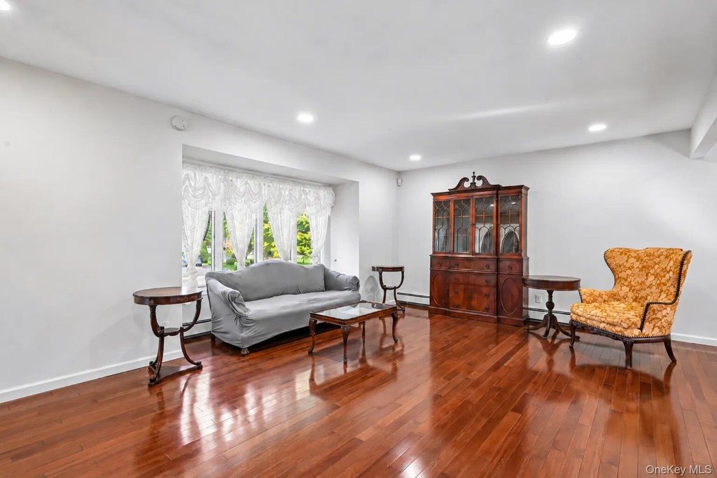 26 Falcon Drive, Hauppauge, NY 11788 — photo 3