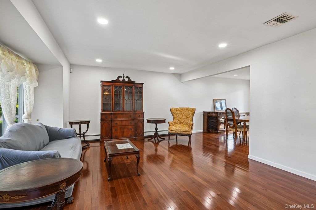 26 Falcon Drive, Hauppauge, NY 11788 — photo 4