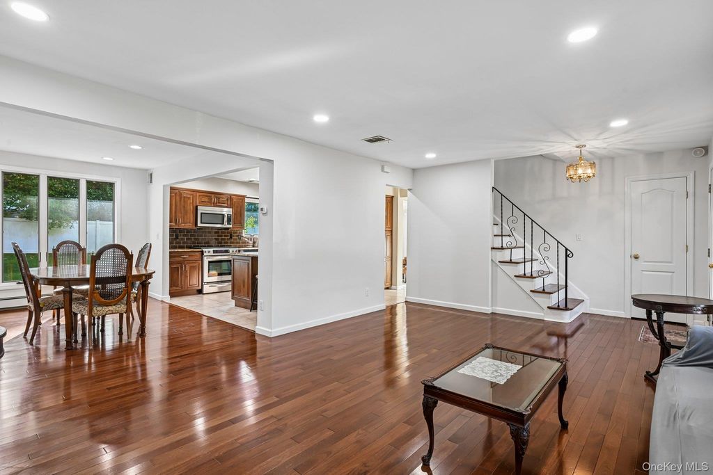 26 Falcon Drive, Hauppauge, NY 11788 — photo 5