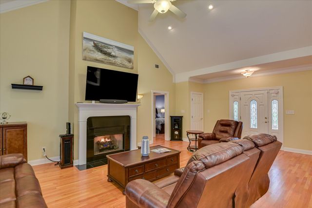 216 Charleston Lane, Mc Cormick, SC 29835