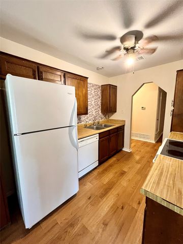 5701 Willow Elm Drive, Arlington, TX 76017