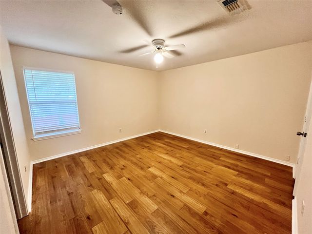 5701 Willow Elm Drive, Arlington, TX 76017