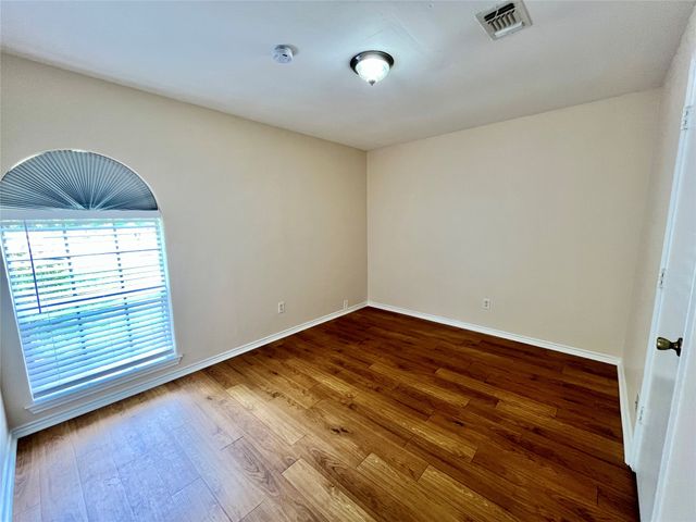 5701 Willow Elm Drive, Arlington, TX 76017