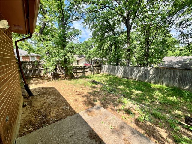 5701 Willow Elm Drive, Arlington, TX 76017