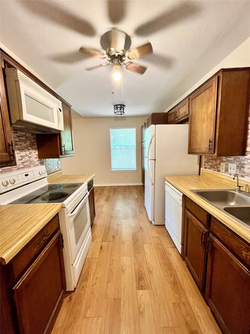 5701 Willow Elm Drive, Arlington, TX 76017