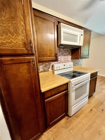 5701 Willow Elm Drive, Arlington, TX 76017