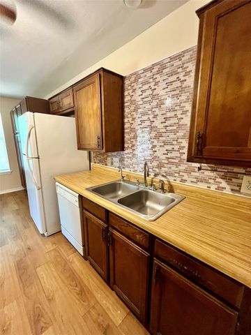 5701 Willow Elm Drive, Arlington, TX 76017