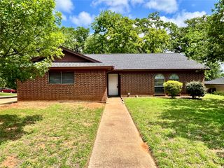 5701 Willow Elm Drive, Arlington, TX 76017