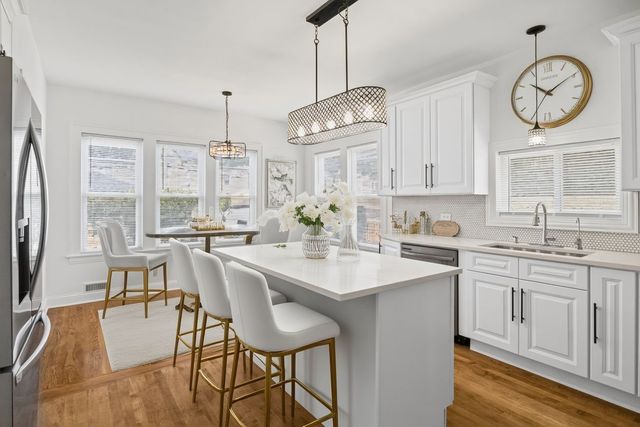 1932 East Avenue, Berwyn, IL 60402