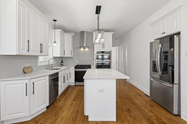 1932 East Avenue, Berwyn, IL 60402