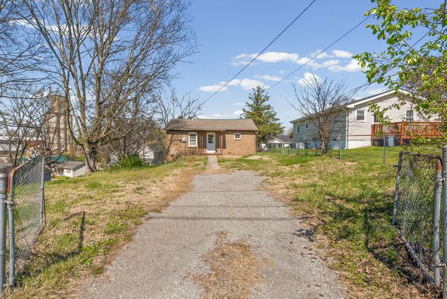 1216 Vine St, Clarksville, TN 37040