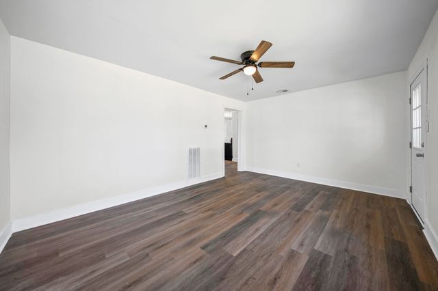 1216 Vine St, Clarksville, TN 37040