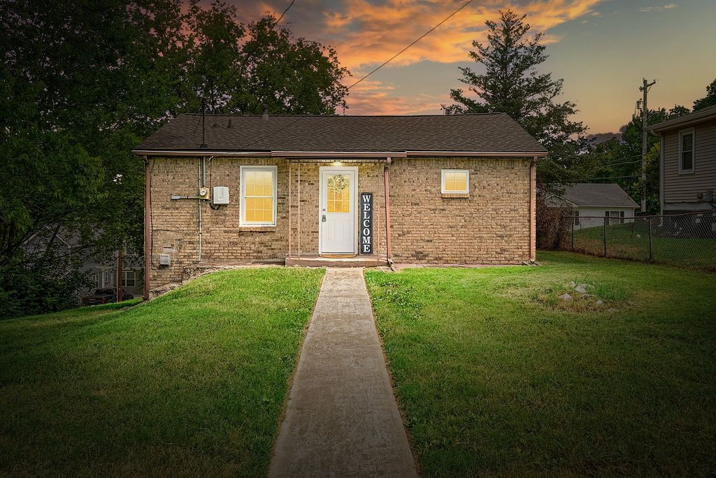 1216 Vine St, Clarksville, TN 37040