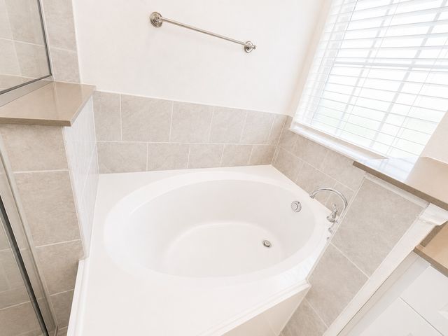 1001 Old Iron Bend, Euless, TX 76040