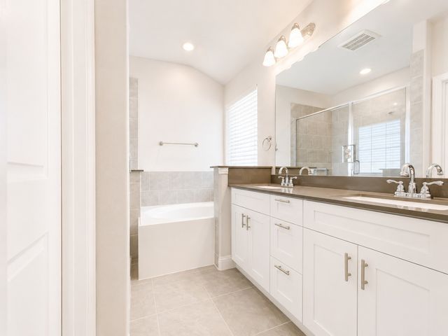 1001 Old Iron Bend, Euless, TX 76040