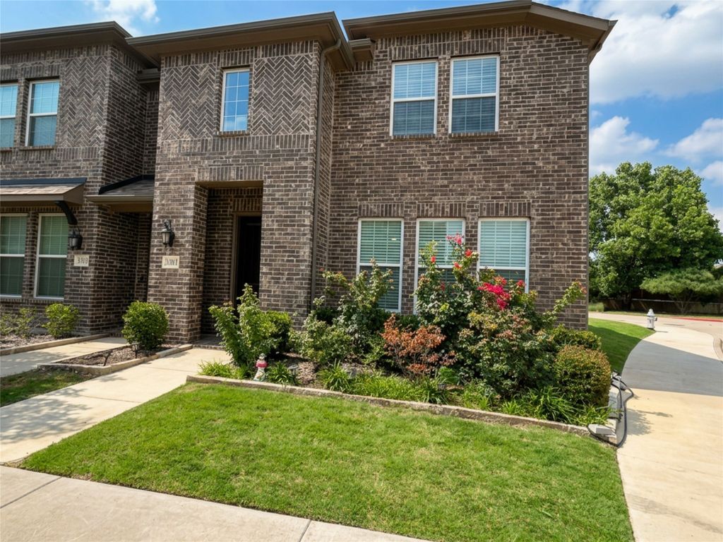 1001 Old Iron Bend, Euless, TX 76040