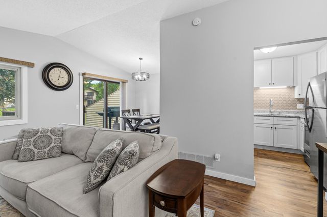 919 Greenhaven Drive, Vadnais Heights, MN 55127