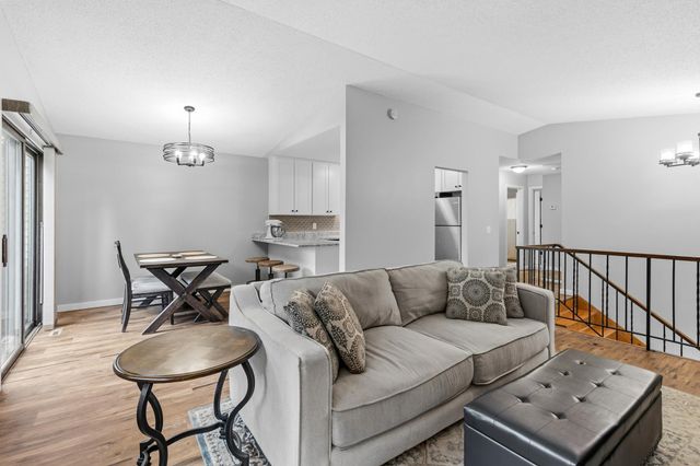 919 Greenhaven Drive, Vadnais Heights, MN 55127