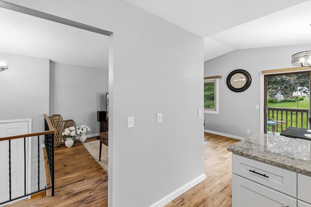 919 Greenhaven Drive, Vadnais Heights, MN 55127