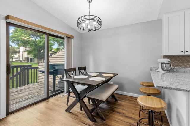 919 Greenhaven Drive, Vadnais Heights, MN 55127