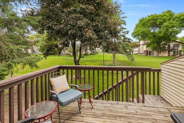 919 Greenhaven Drive, Vadnais Heights, MN 55127
