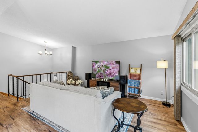 919 Greenhaven Drive, Vadnais Heights, MN 55127