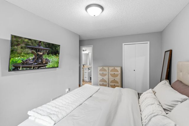 919 Greenhaven Drive, Vadnais Heights, MN 55127