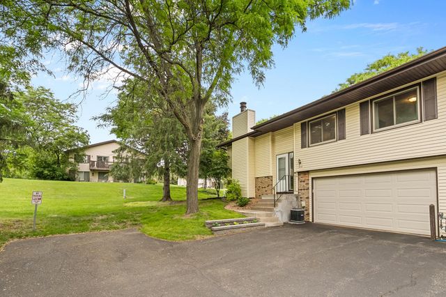 919 Greenhaven Drive, Vadnais Heights, MN 55127