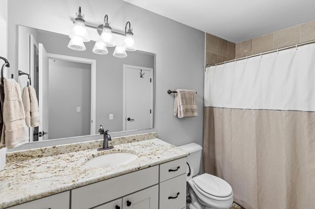 919 Greenhaven Drive, Vadnais Heights, MN 55127