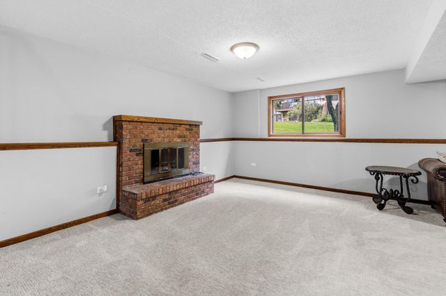 919 Greenhaven Drive, Vadnais Heights, MN 55127