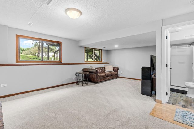 919 Greenhaven Drive, Vadnais Heights, MN 55127