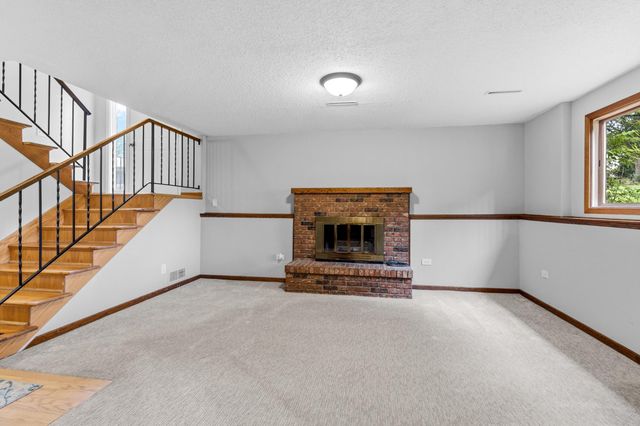 919 Greenhaven Drive, Vadnais Heights, MN 55127