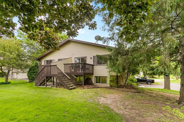 919 Greenhaven Drive, Vadnais Heights, MN 55127