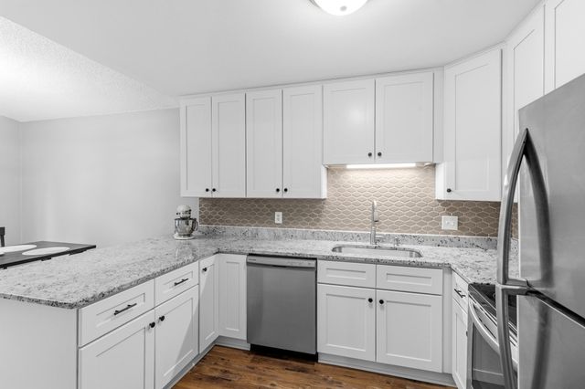 919 Greenhaven Drive, Vadnais Heights, MN 55127