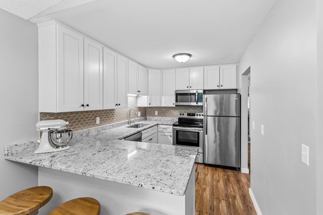 919 Greenhaven Drive, Vadnais Heights, MN 55127