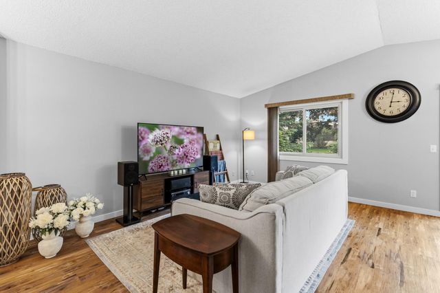 919 Greenhaven Drive, Vadnais Heights, MN 55127