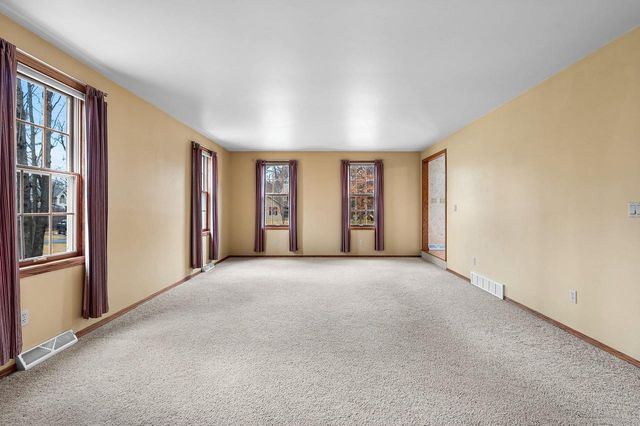 1367 WHIRTHINGTON COURT, Suamico, WI 54173