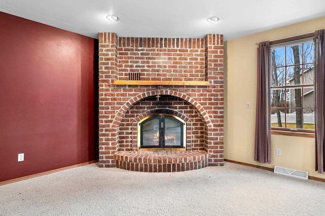 1367 WHIRTHINGTON COURT, Suamico, WI 54173